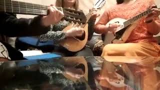 Video thumbnail of "Orando provocas milagros guitarra y mandolinas"