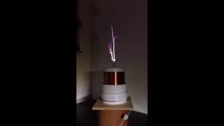 Solid State PLL Tesla Coil - 260n half bridge - Staccato