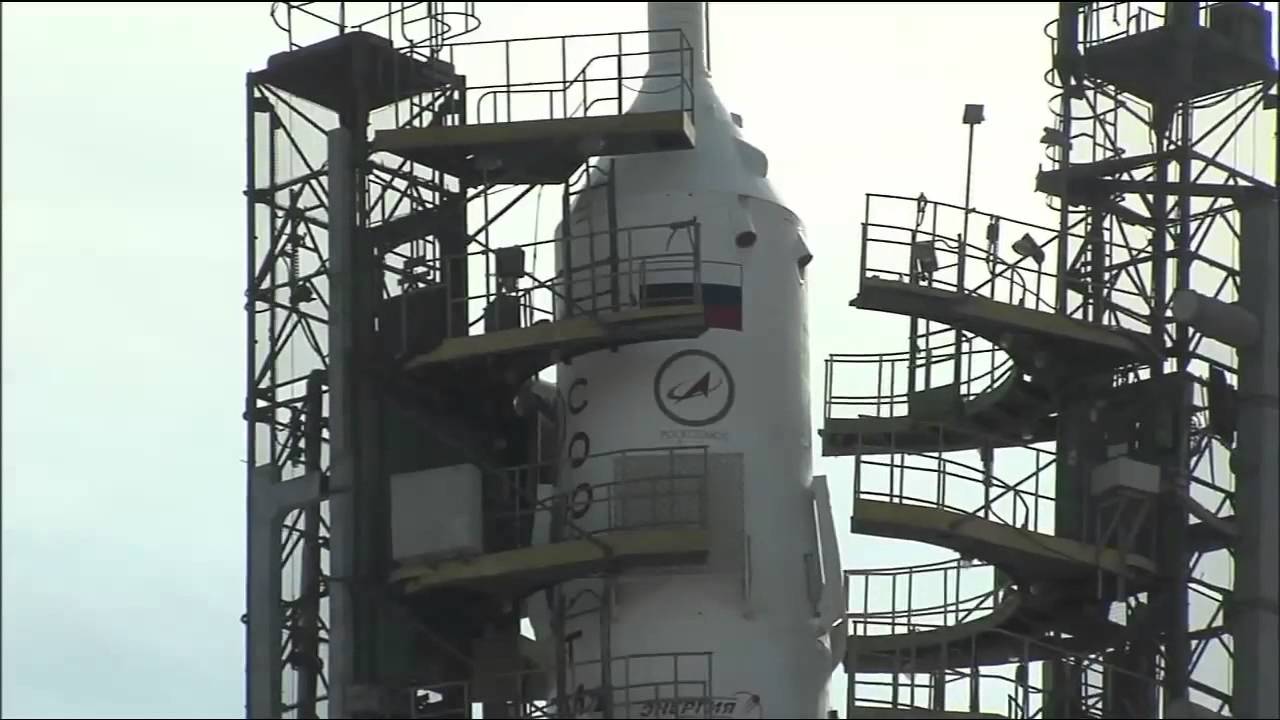 mercury letra Soyuz and Rocket Moved to Launch Pad