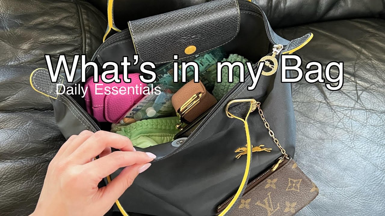 What's in my Bag? Longchamp Le Pliage tote edition. Essential everyday items.