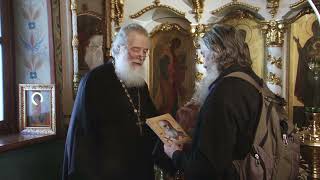 Прот. Алексию Гомонову передан образ свт. Луки Крымского на молитвенную память.