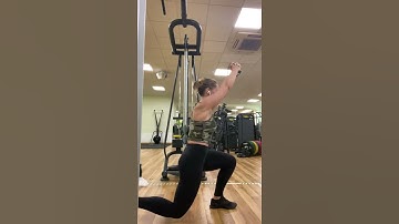 ISOMETRIC SPLIT SQUAT PALLOF PRESS WITH OVERHEAD REACH