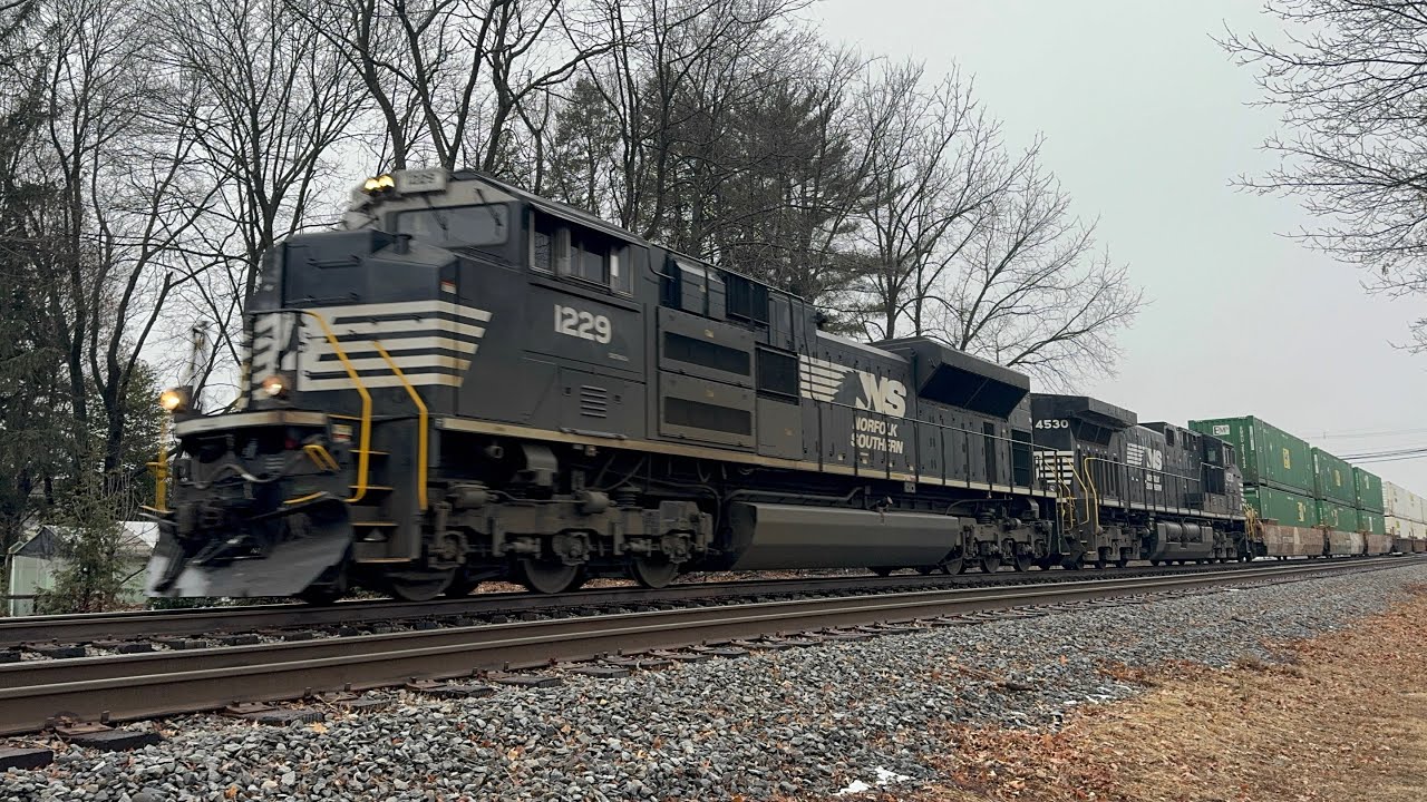 NS 1229 SD70IAC leads NS 28X through Manville NJ with nice crew and a fouled K5LLA horn 2/16/2025