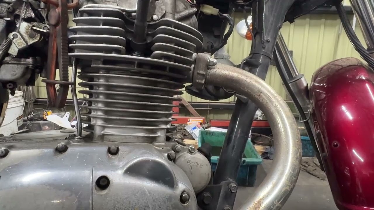カワサキ エストレア250 BJ250A 始動確認動画 - YouTube カワサキ エストレア250 BJ250A 始動確認動画 - YouTube