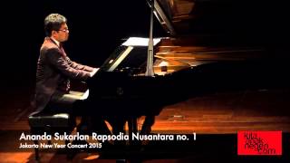 Ananda Sukarlan Rapsodia Nusantara no 1 dimainkan oleh komponisnya sendiri