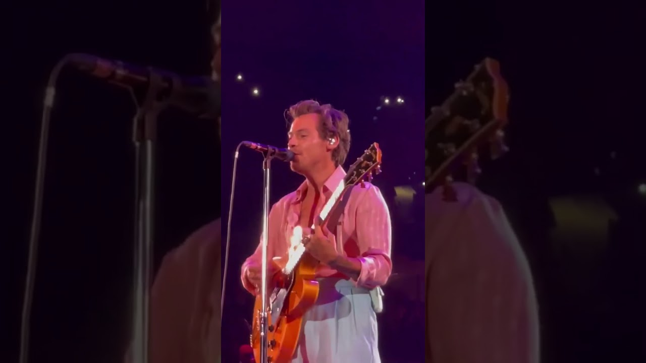 Harry is so happy on stage in Philly, PA - September 17 