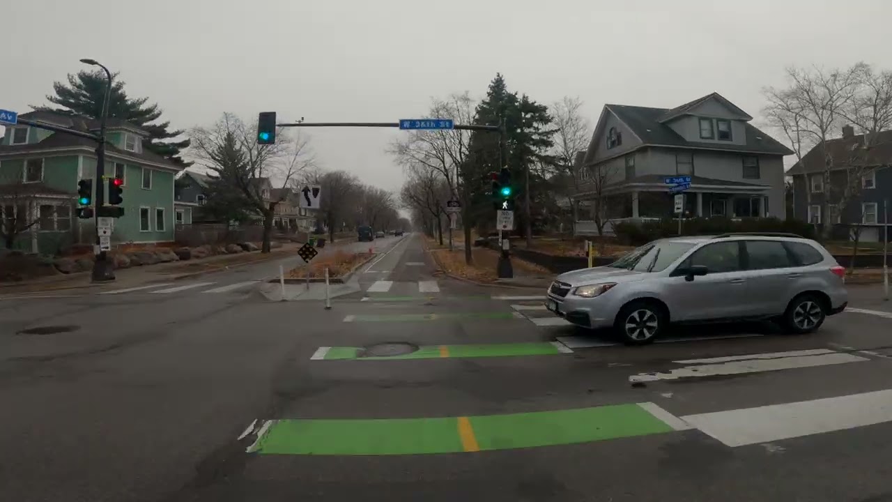 Two-way bikeways need solid bollards to protect their users from drivers.