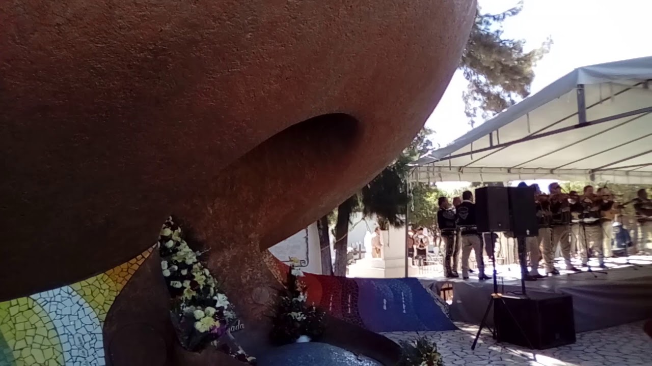 En la tumba de José Alfredo Jimenez YouTube