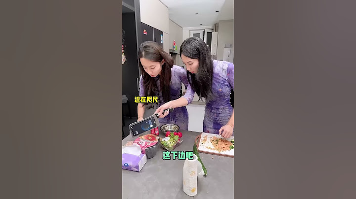 把姐姐的手机壳换掉，换成菜刀手机壳与真刀不分伯仲，结果把姐姐急得来回晃悠！