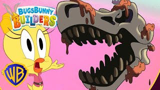 Bugs Bunny Builders en Español 🇪🇸 | ¡Huesos de dinosaurio espeluznantes! 🦴🦖 | WB Kids España​