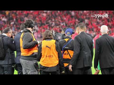 ولي العهد الأمير مولاي الحسن يلقي التحية على لاعبي المنتخب الوطني المغربي