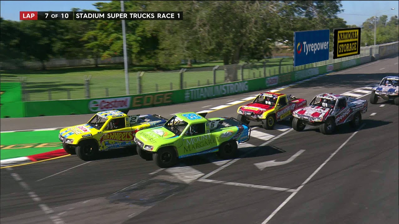2016 Townsville Race 1 - Stadium SUPER Trucks - YouTube