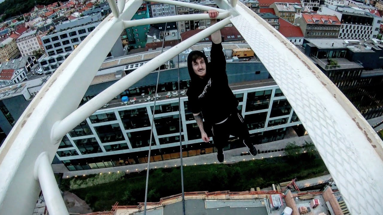 CRAZY CRANE CLIMBING IN PRAGUE !! YouTube