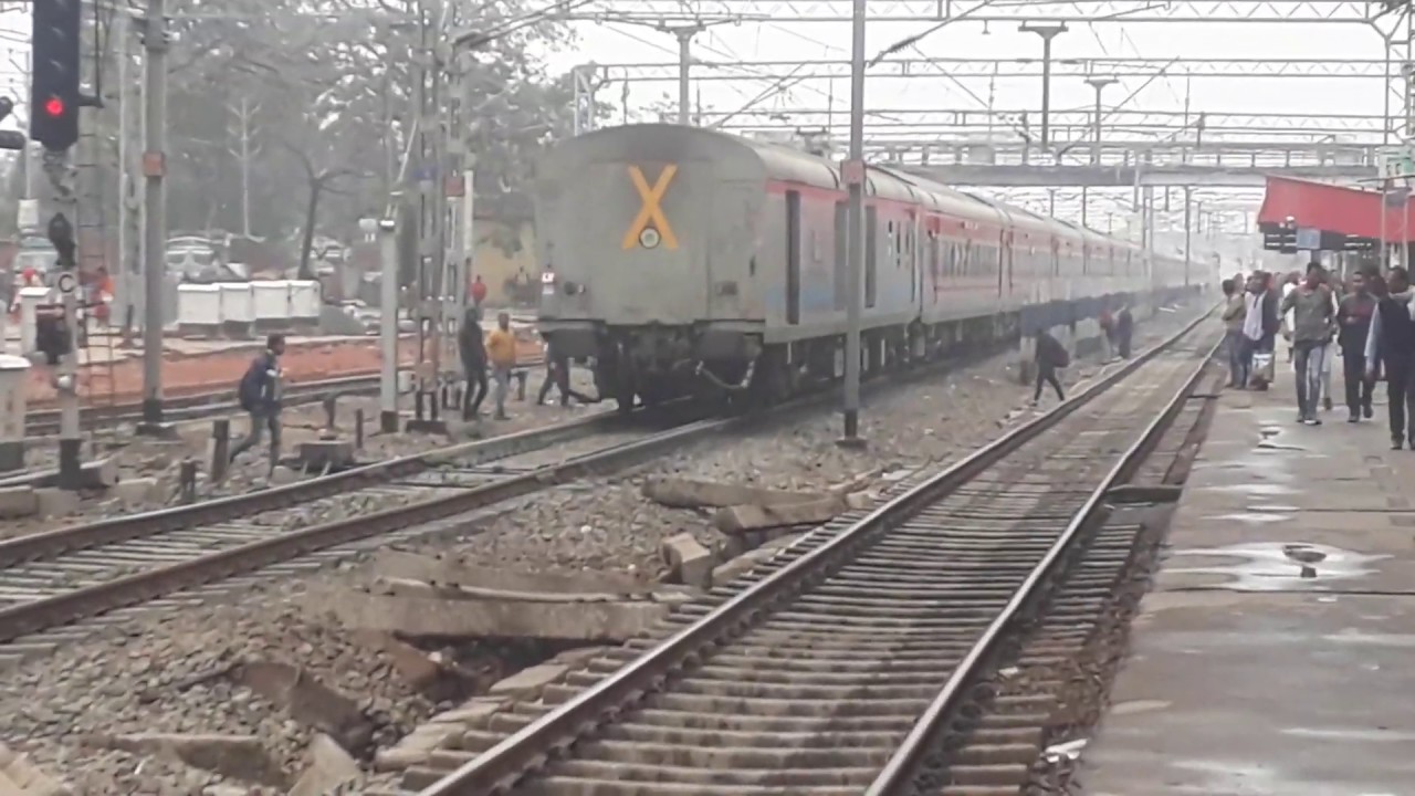 !!ECR KING!! 12310 Patna Rajdhani crossing Danapur YouTube