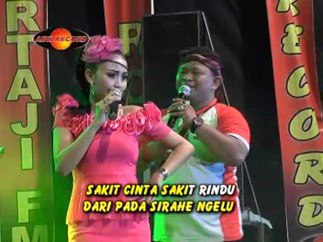 Reny A Feat. Gundixs - Sakit Rindu | Dangdut (Official Music Video) class=