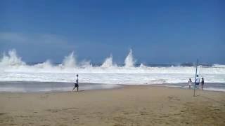 Las olas en ixtapa  24- 06- 2016