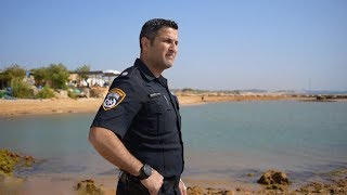 האיש ששומר על בטחון תושבי ג'סר א-זרקא