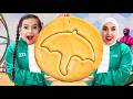 مريم و سرى صنعوا أكبر حلوى مسلسل لعبة الحبار في العالم علي سرى مريم و سرى صنعوا أكبر حلوى مسلسل لعبة الحبار في العالم علي سرى