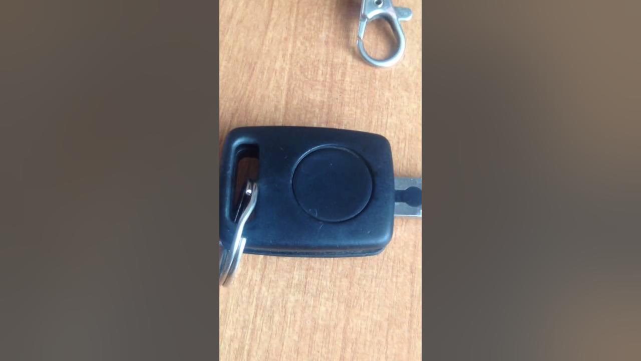 Как поменять батарейку в ключе а6