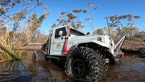 MST CFX J45c land cruiser on 3s lipo