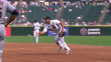 CLE@CWS: Abreu knocks down sharp grounder at first