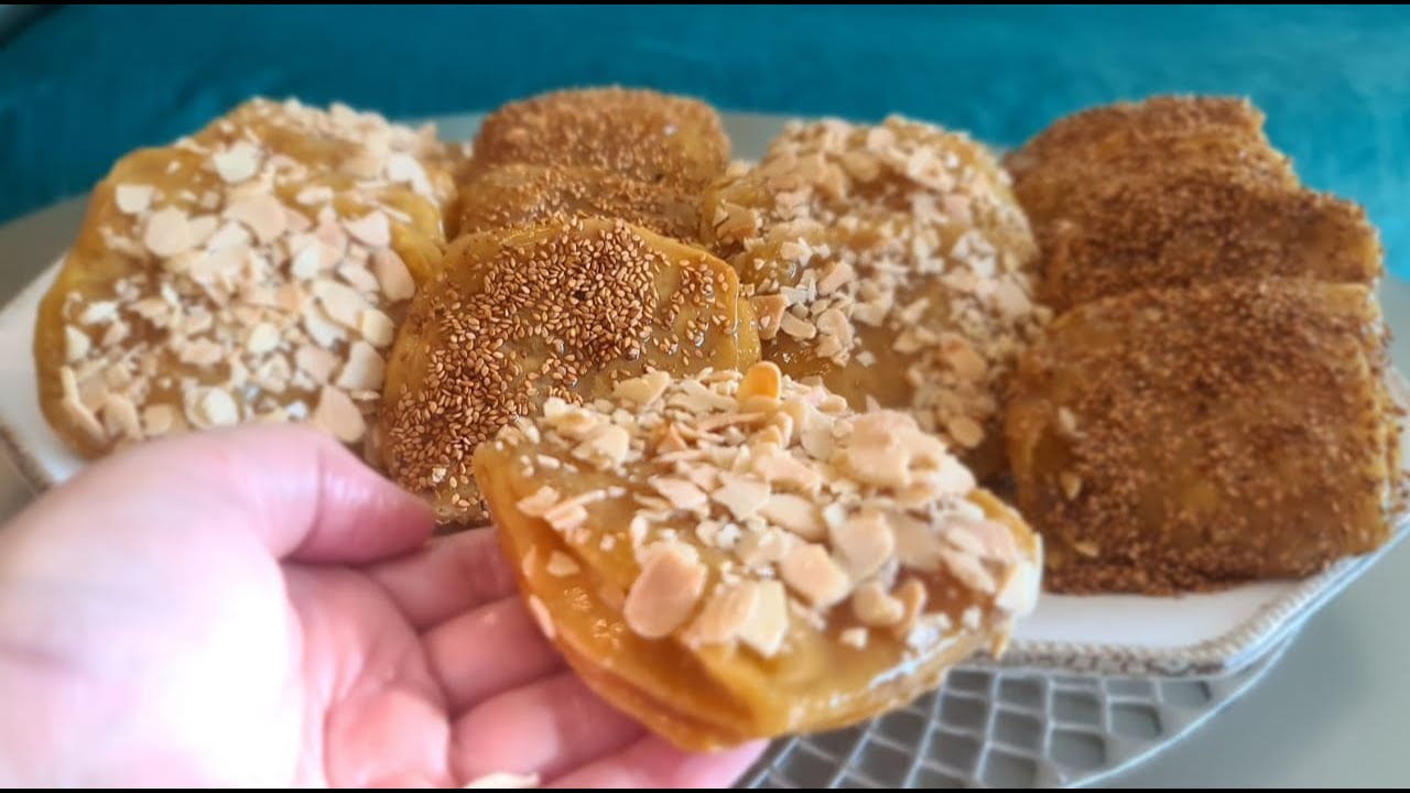 سلسلة طبيلة العيد، أول حاجة كتعمر العين في فطور العيد هي الرغيفة المعسلة باللوز التقليدية والرفيعة