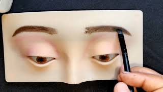 eyebrow tutorial on dummy ll how to create eyebrow on eyeshadow dummy ll @makeupartistqueen #yt