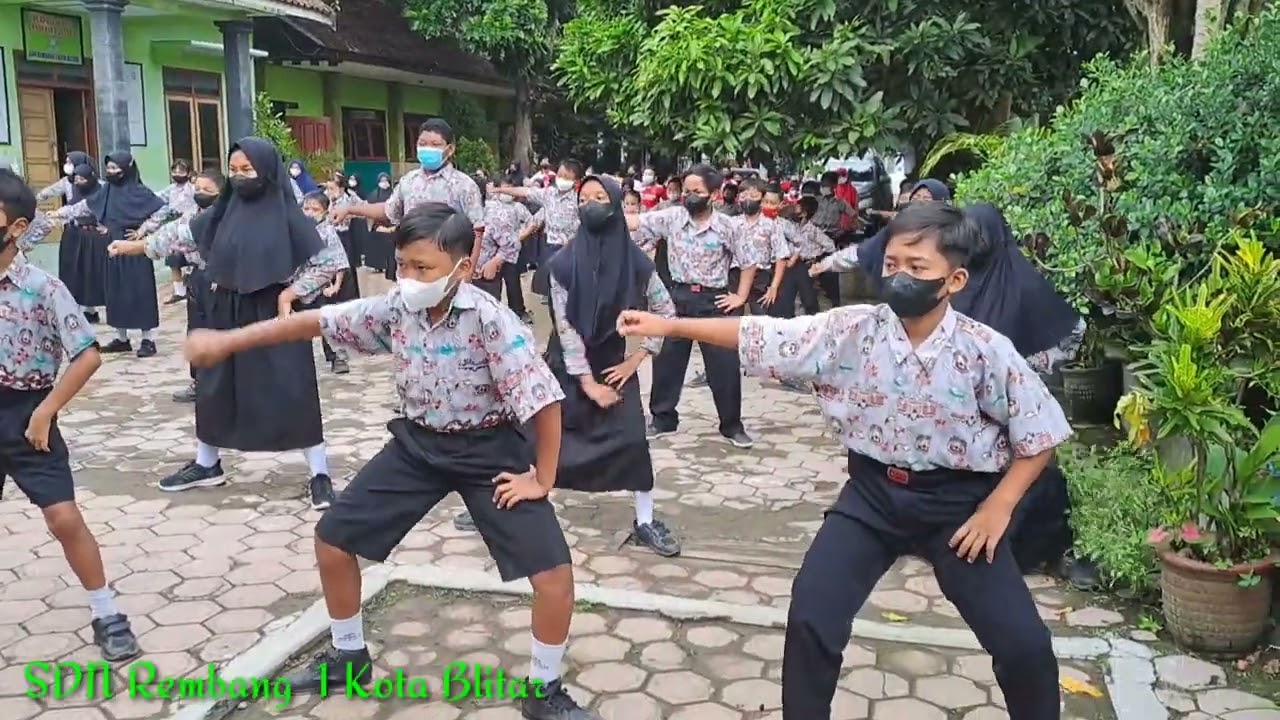 Senam diiringi Gamelan SDN Rembang 1 Kota Blitar ( Pembiasaan Pagi)