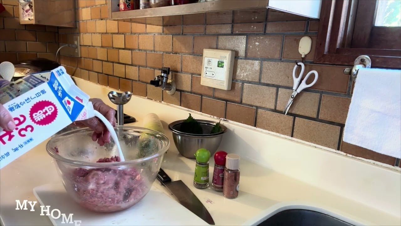 I cooked Japanese hamburger on a 50 yrs old frying pan ~story126