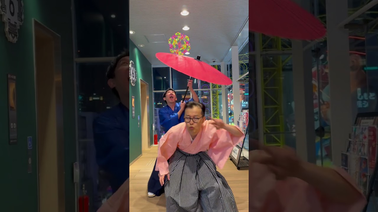 Comedy Night Osaka's umbrella-spinning performers, Tonpeties!!!