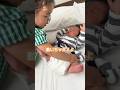【オムツ替え】新生児のお世話をする2歳児お姉ちゃん🥰✨【赤ちゃん】
