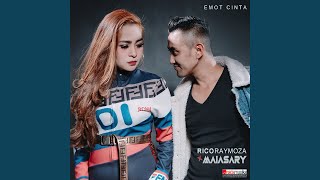 Emot Cinta