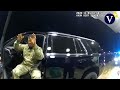 Dos policas sacan del coche a punta de pistola a un militar negro en un control de trfico