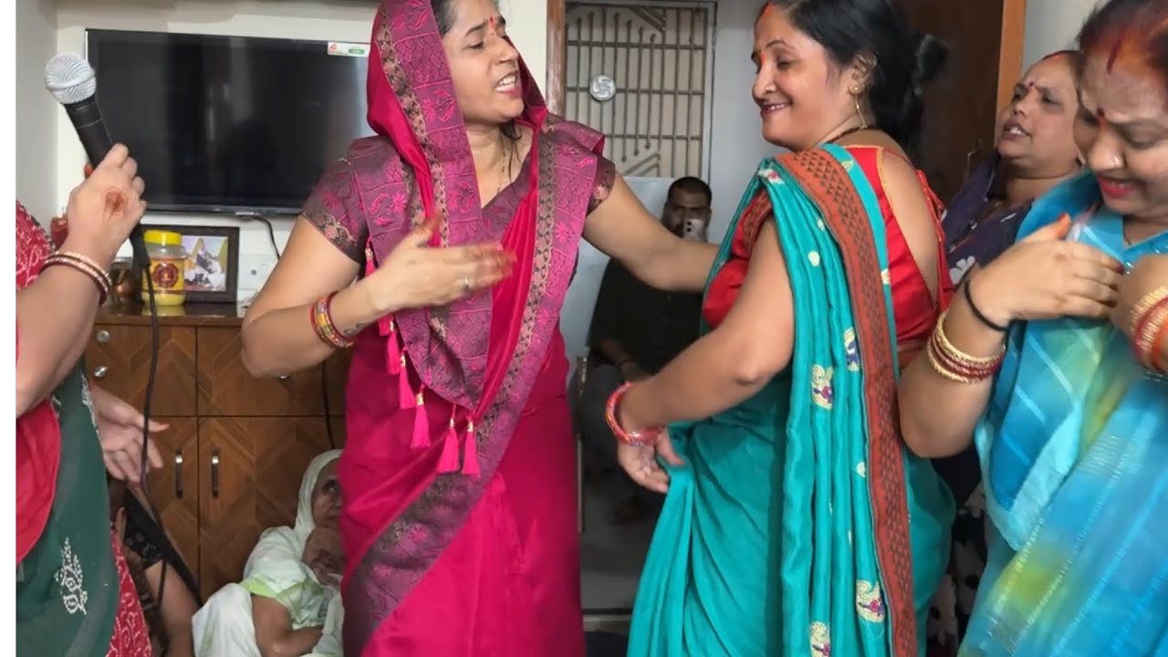 आइये आपलोगों को मेरी ननद रानी से  मिलवाती हूँ  और आज मजेदार माता भजन हुआ ❤️😍😘