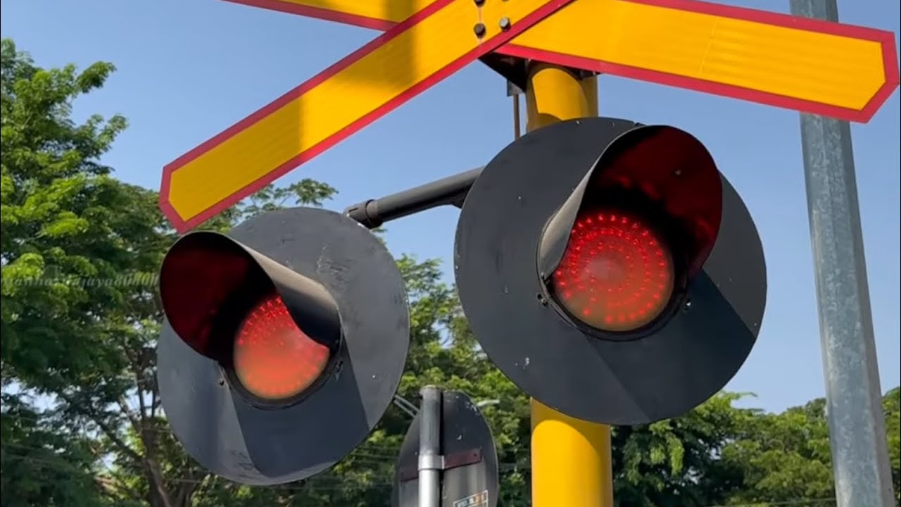 Perlintasan Kereta Api Margorejo Kota Surabaya, Jawa Timur