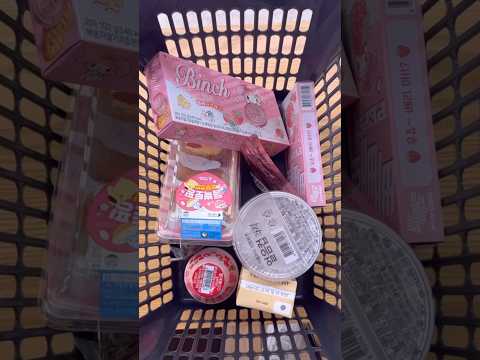 7-Eleven Sanrio Snacks in Korea 🇰🇷 Korean Convenience Store snacks haul #korea #koreanfood #sanrio