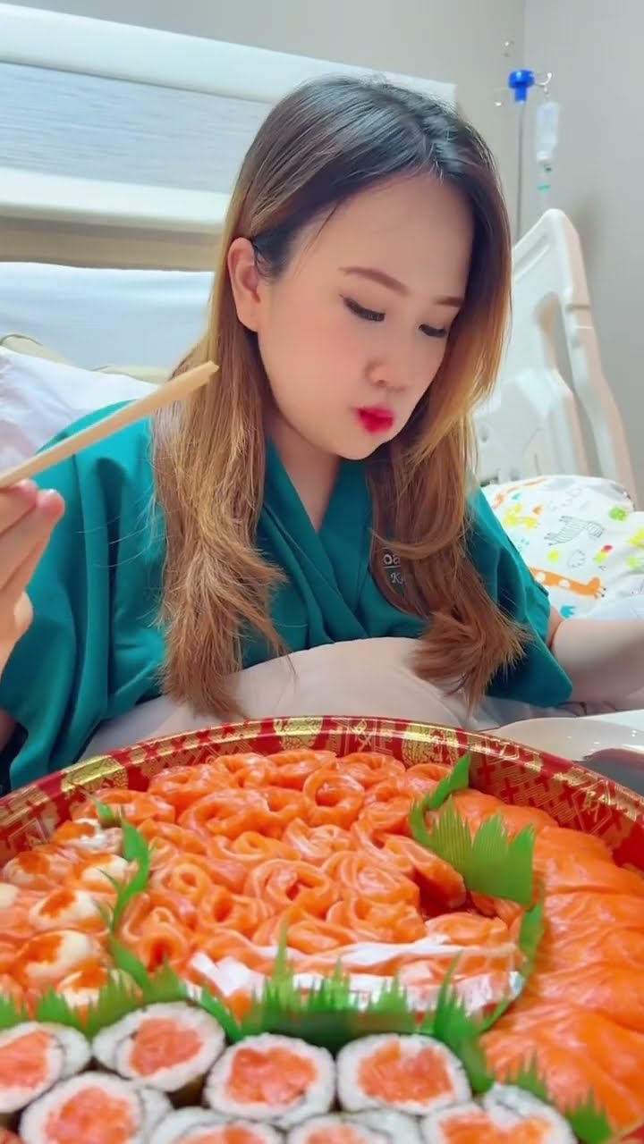 PERTAMA KALI MAKAN SASHIMI!