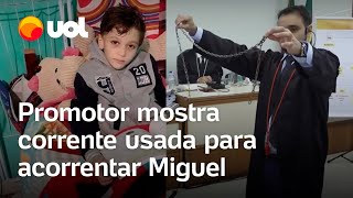 Caso Miguel: Promotor mostra corrente que mãe e madrasta usavam para acorrentar menino