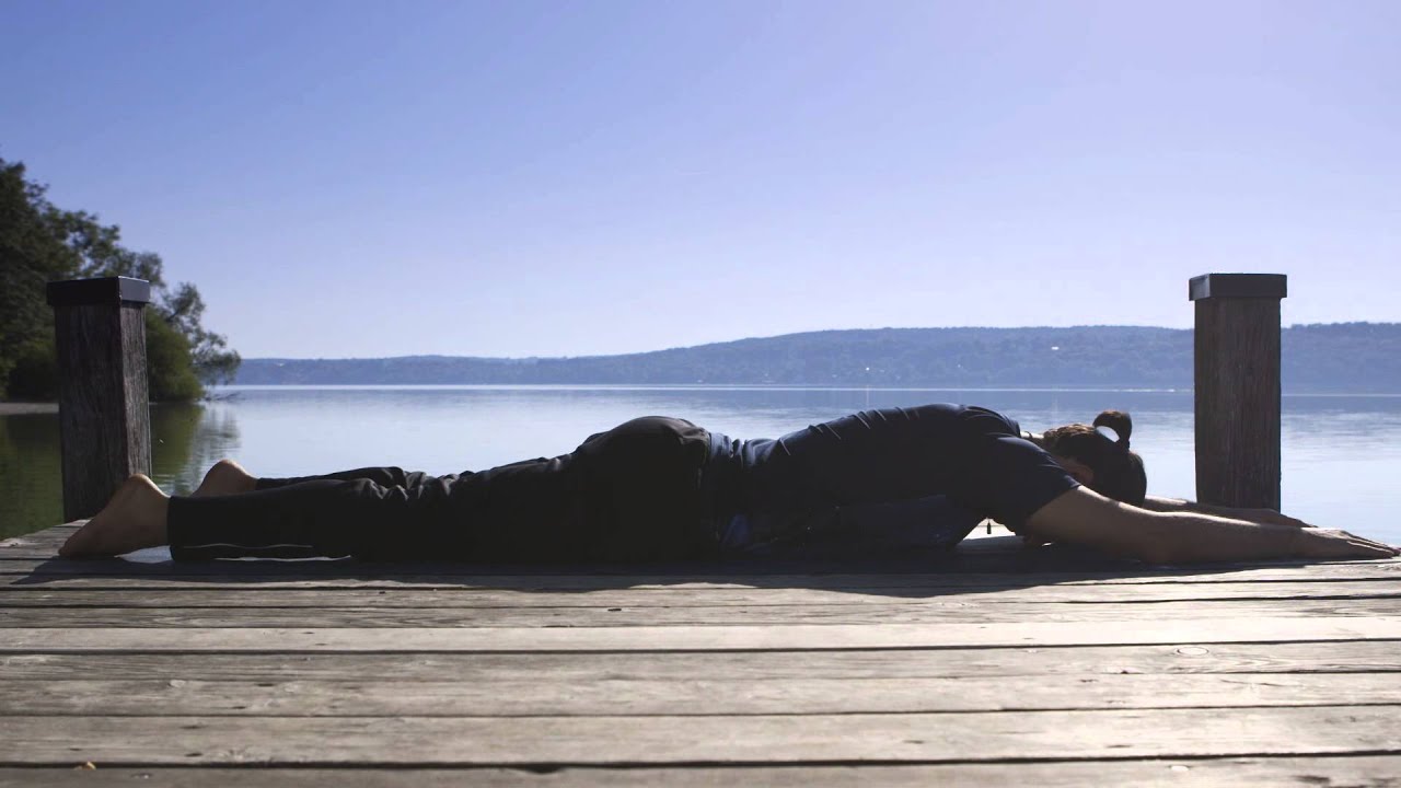Yoga Übung zur Stärkung des unteren Rückens - YouTube