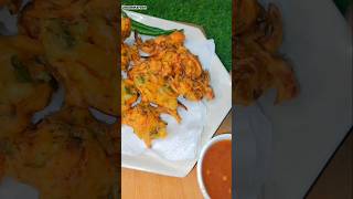 Barish Aur Gram Gram Pakode 😋#trending #shorts #food #recipe #barish