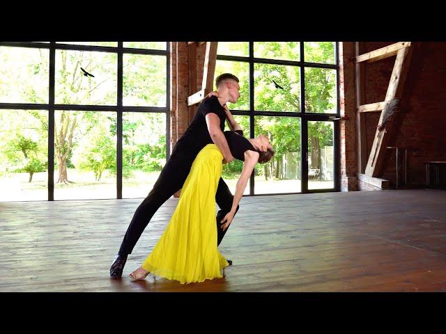 YELLOW - Coldplay // Wedding Dance Choreography / First Dance Idea 2023 / Online Tutorial class=