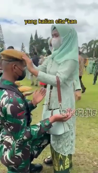 Bahagianya ibu ketika menyematkan baret kebanggaan sang anak #shorts #tni