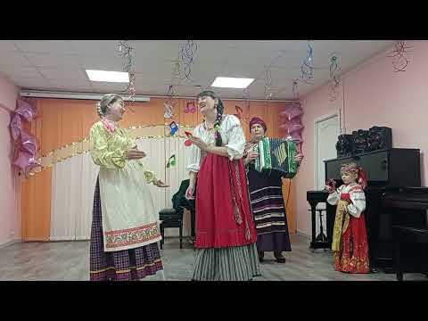 Семейный фольклорный ансамбль «Борлочек». «Утром на рассвете», русская народная песня