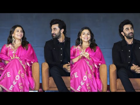 Beautiful Couple Alia Bhatt Ranbir Kapoor At Mega Event Of Brahmastra in Hyderabad 😀😘