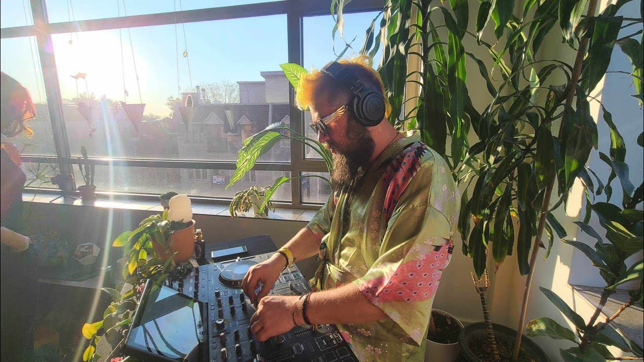 Sasha Sol - Sunrise Set @ The 303 - Downtempo, Chill Rave - YouTube