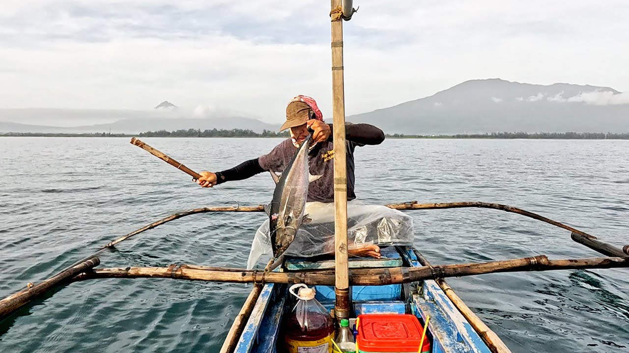 Sapol ang Tambakol | Catching Bluefin Tuna Using Traditional Handline Fishing Technique "PATIWTIW"