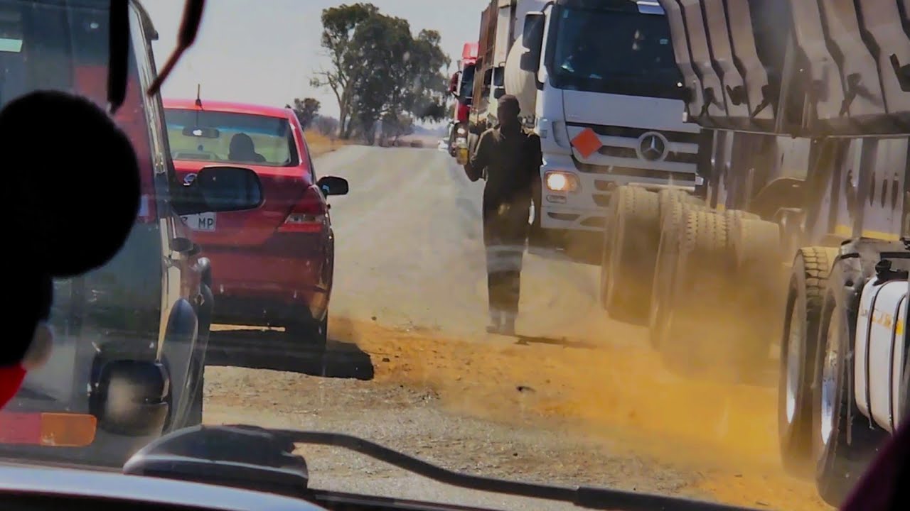 ep-85-driving-through-potholes-on-the-r555-towards-nigel-and-more