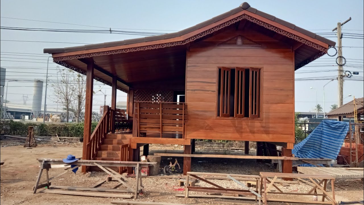 บ้านน็อคดาวน์ทรงจั่วระเบียงข้าง1ระเบียง2ห้องนอน1ห้องครัวหลังนี้ไม้ฝา+ไม้พื้นมีขนาดใหญ่