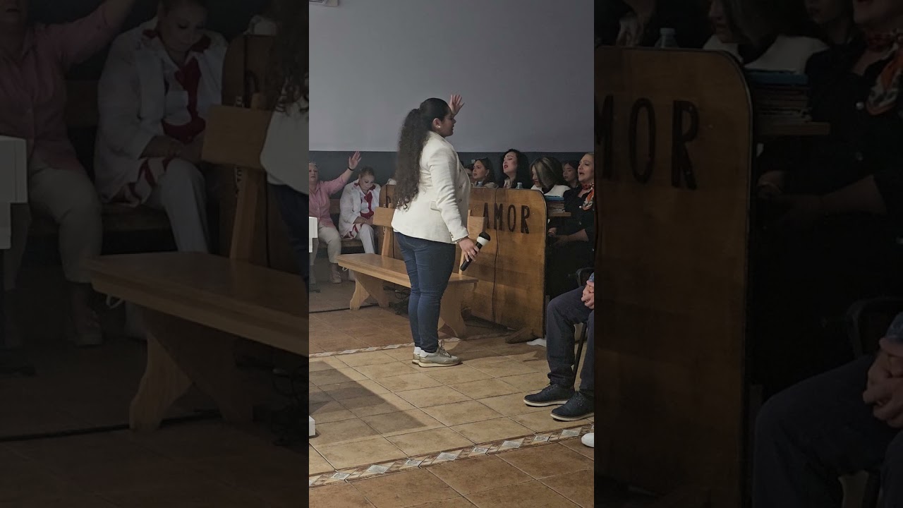 Juani de Extremadura adorando en milladoiro