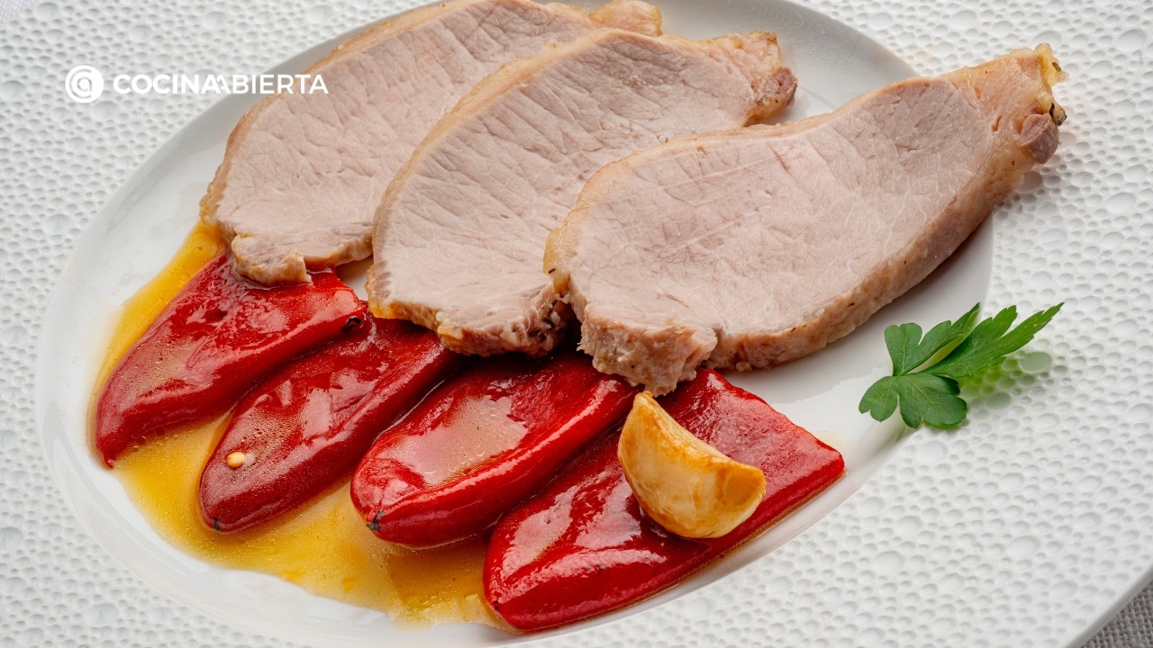 Lomo de cerdo al horno con piquillos al pilpil, receta de Karlos Arguiñano